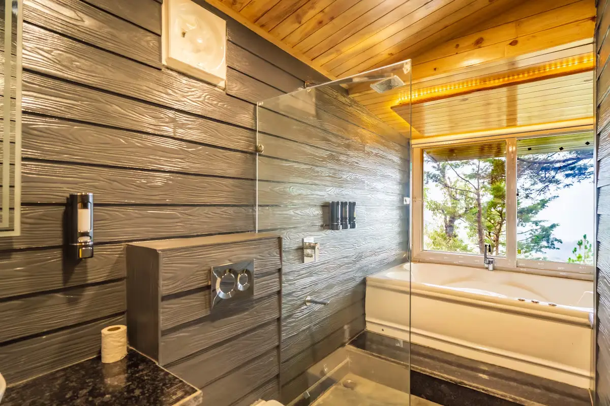 The Flamingo - Treehouse with ensuite Jacuzzi
