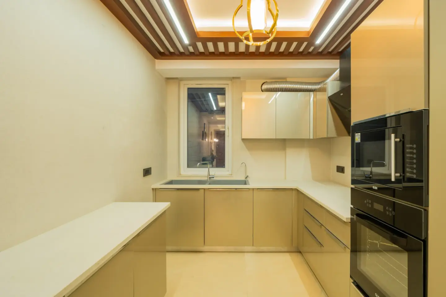 Royce Cottage | Luxe Hilltop 4-BHK Retreat With Indoor Bar, Terrace & Scenic Views