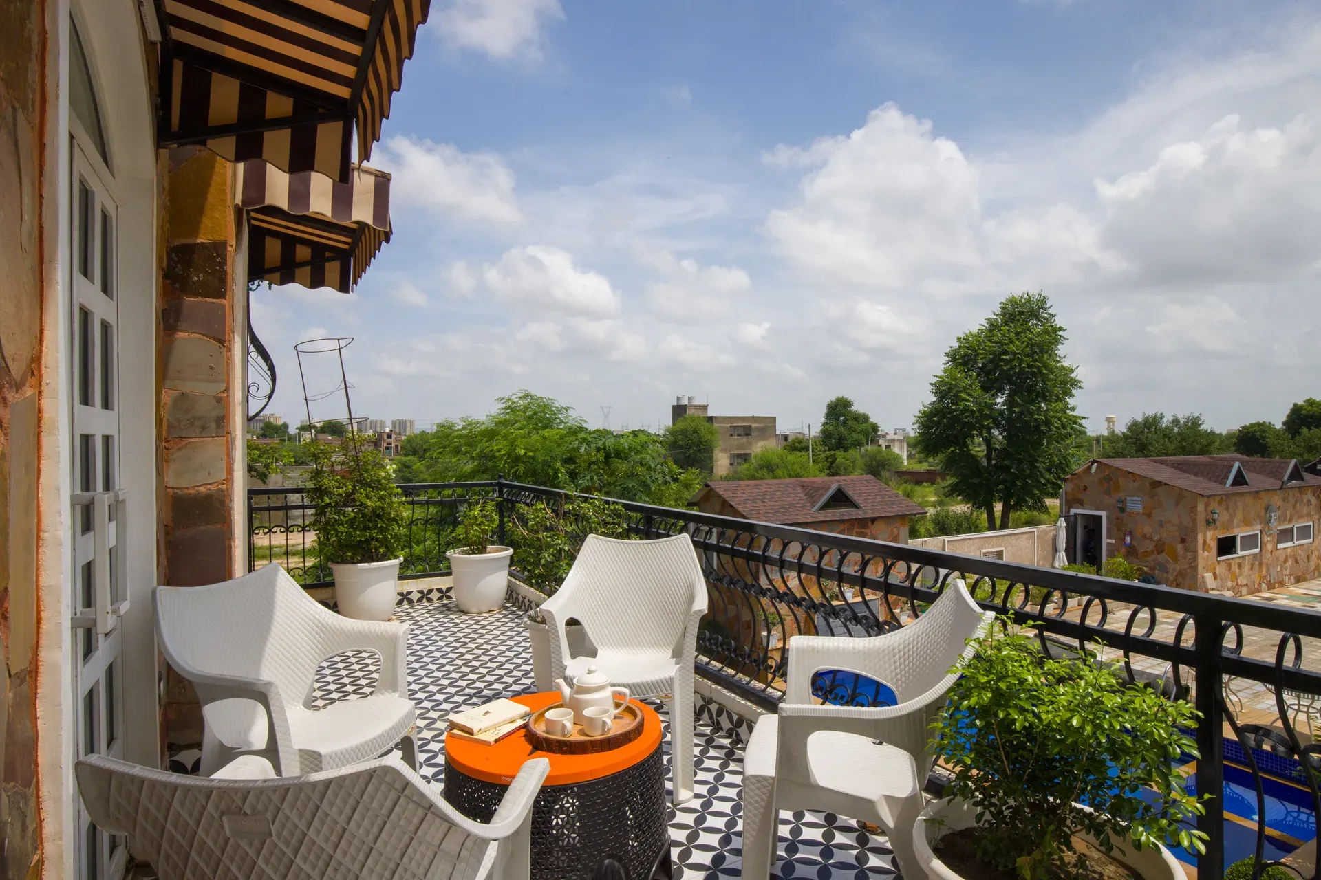 Oakwood Villa | 3-BHK | Pvt Pool | Lush Garden | Party Hall - Image 4