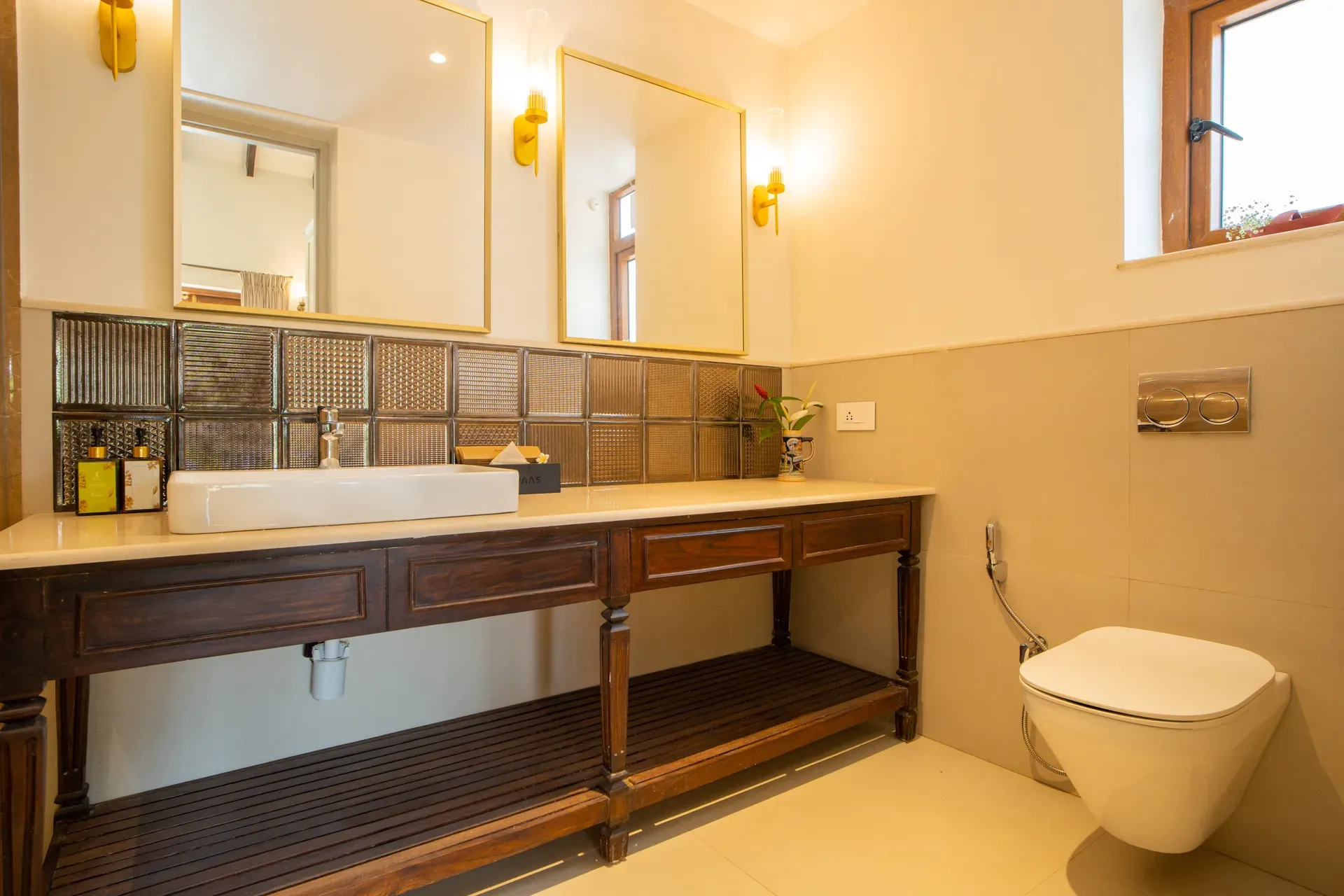 Lumin | 4-BHK | Pvt Pool | Garden | Bar