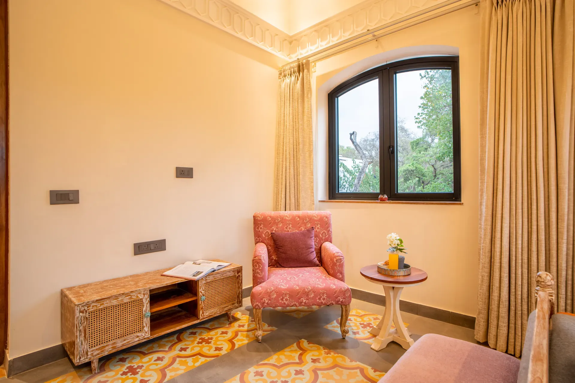 Laguna Aura | 4-BHK | Pvt Pool & Garden | Bar