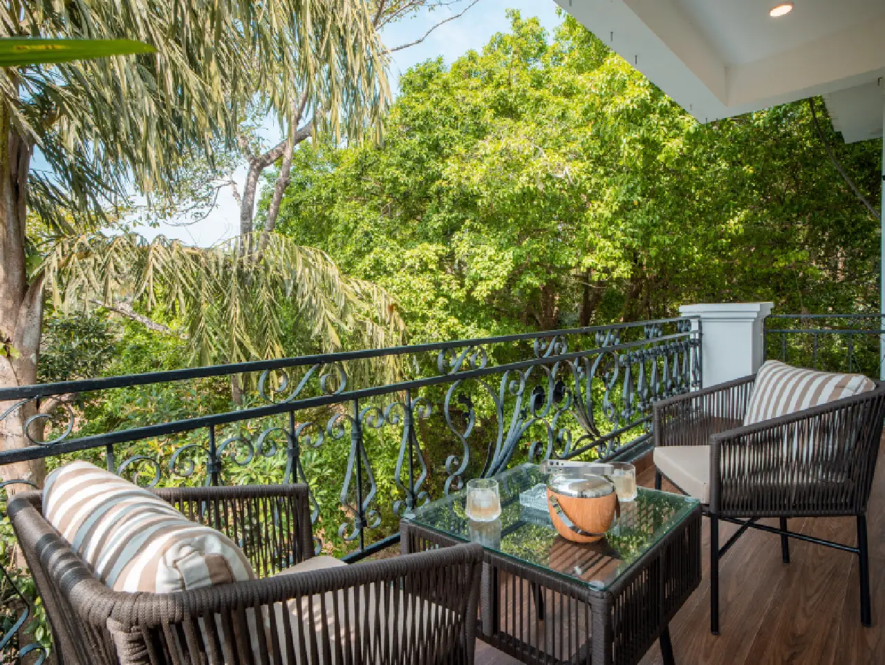 Suntuarios Casa Ivy | 4-BHK | Pvt Pool | Jacuzzi | Gazebo | Lift