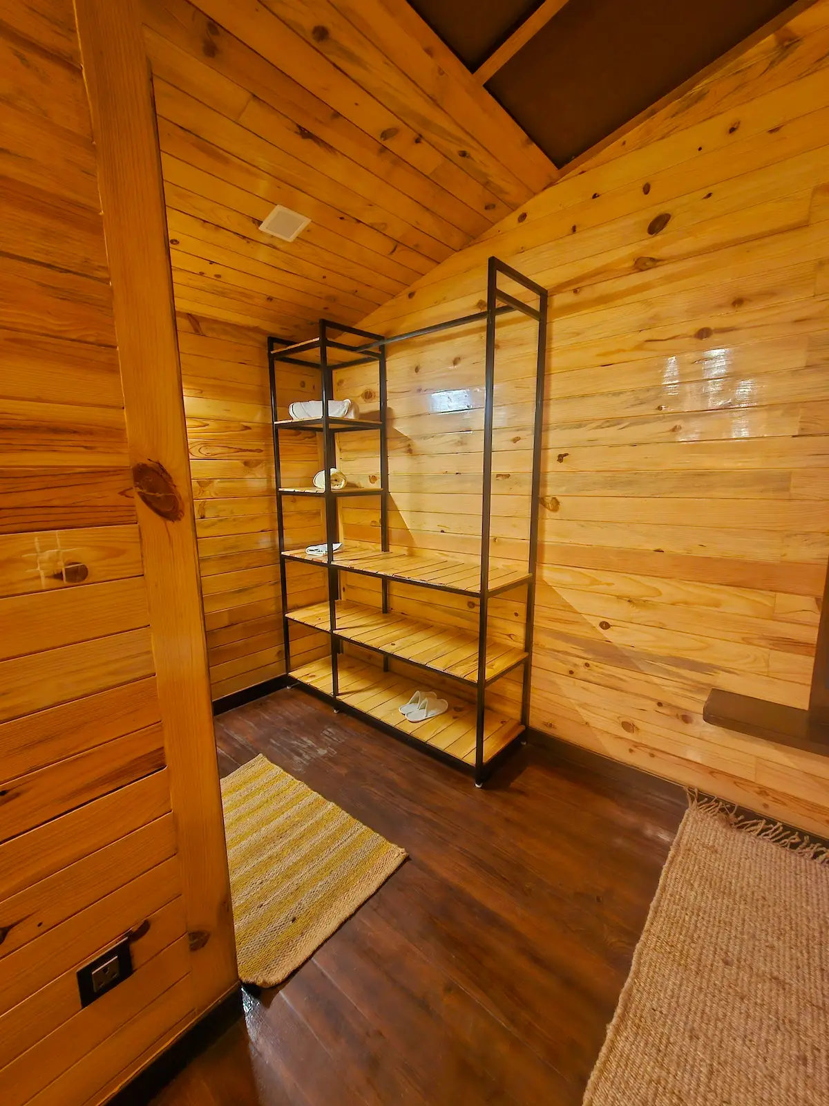 The Flamingo - Treehouse with ensuite Jacuzzi