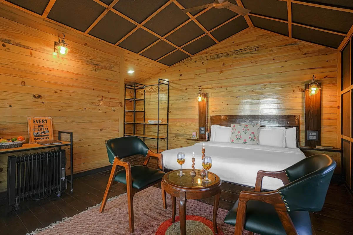 The Flamingo - Treehouse with ensuite Jacuzzi