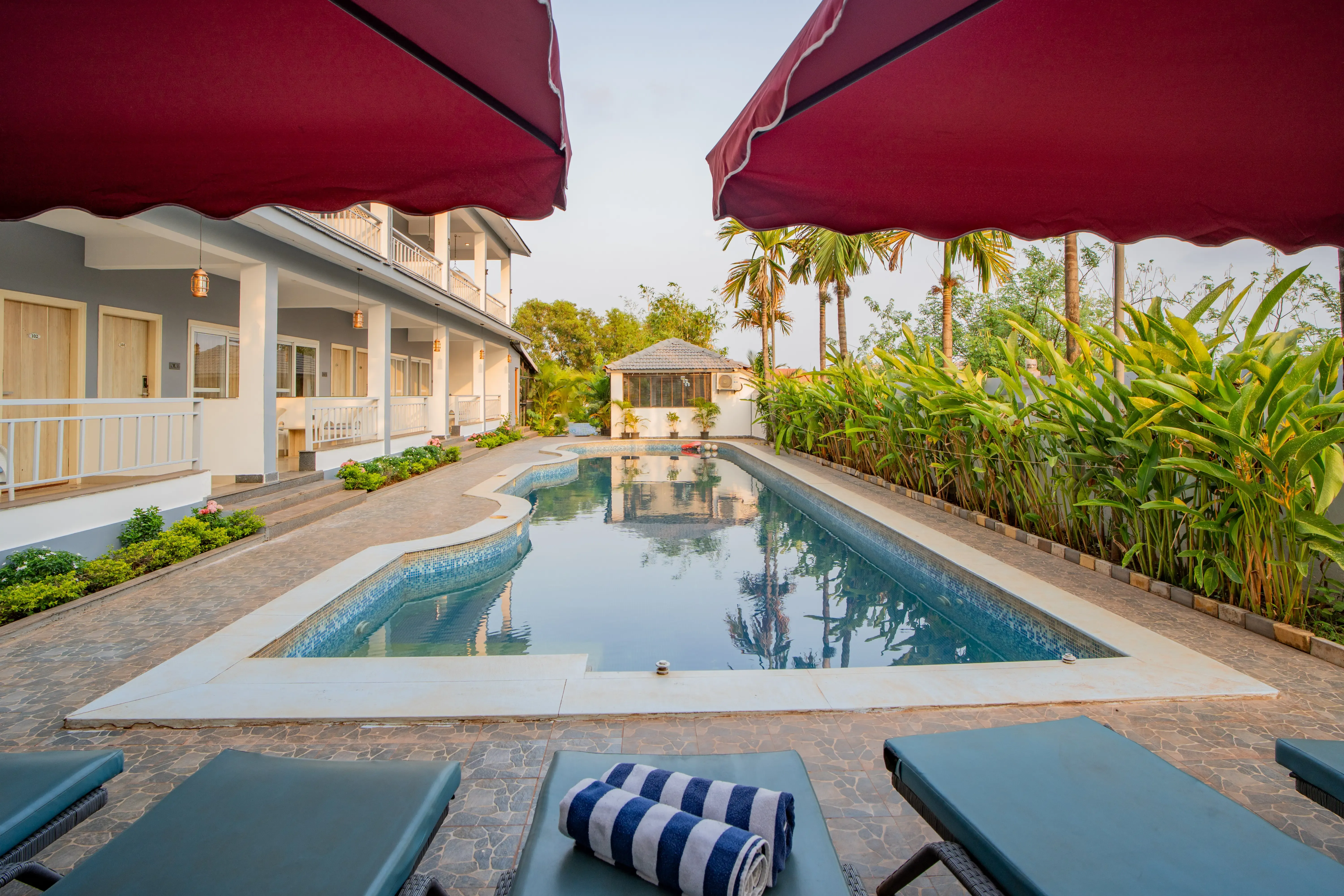 Gracias Seaora | Pet-friendly Retreat With Bathtub, Common Pool, & Restro, Close to Ashwem Beach