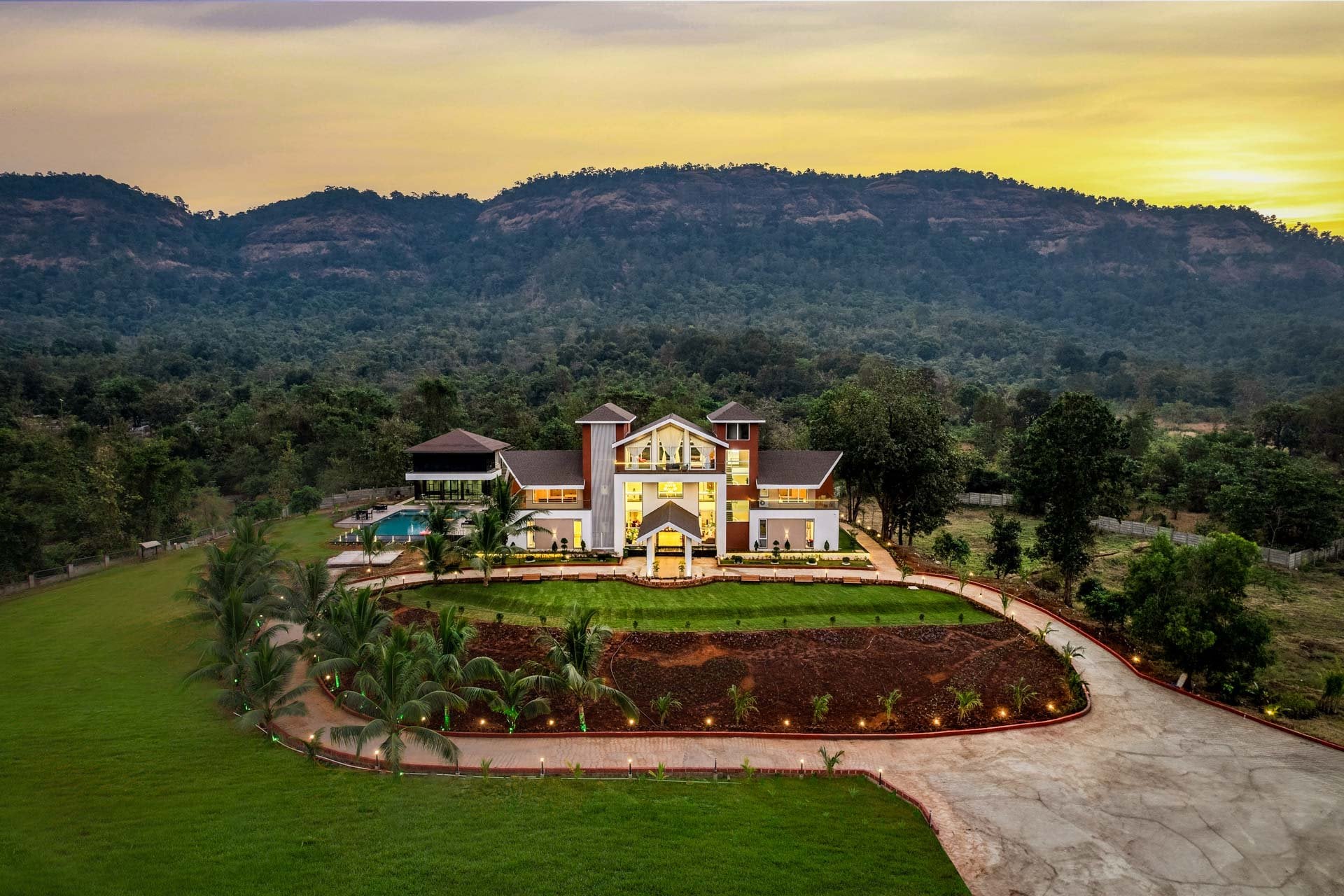 The Grand Crest w/ Presidential Suite - Image 2