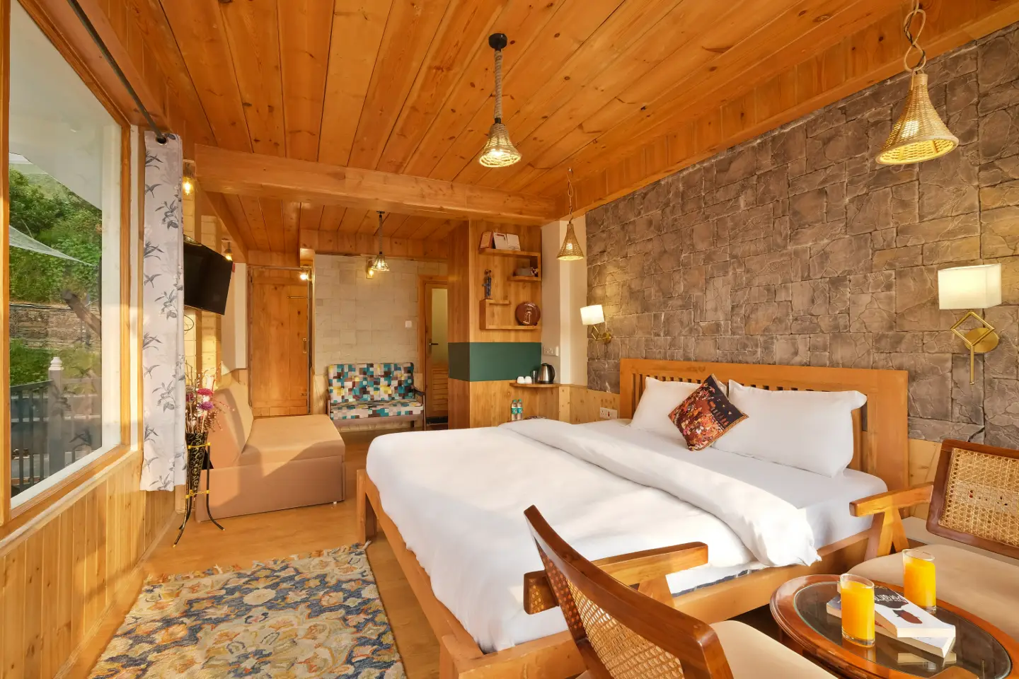 Luxurious Pahadi Retreat