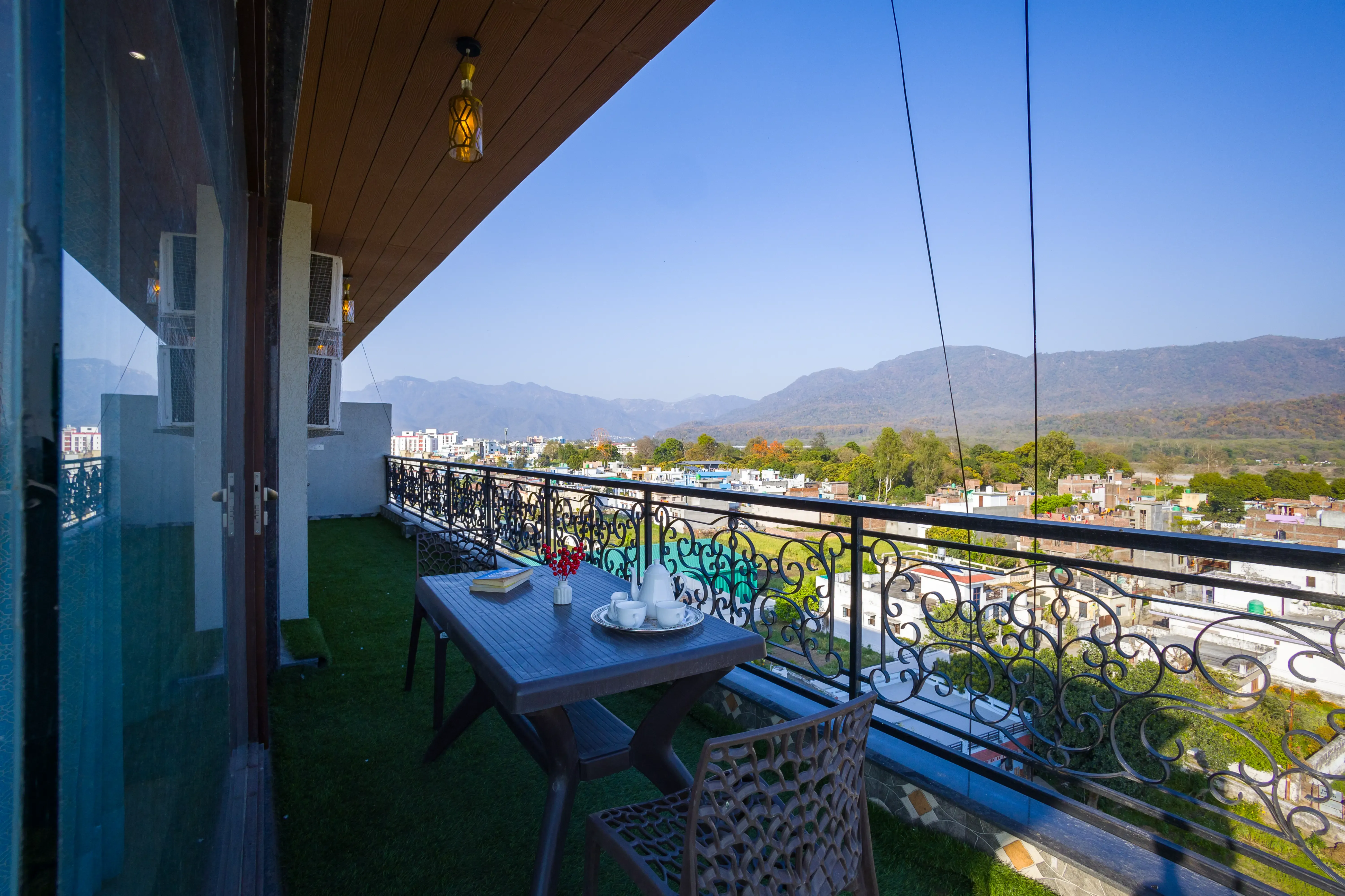 BYDM The Sky Heaven | Charming Pet-friendly 4-BHK Penthouse 15 Min from Triveni Ghat With Balcony, Bar & Lift