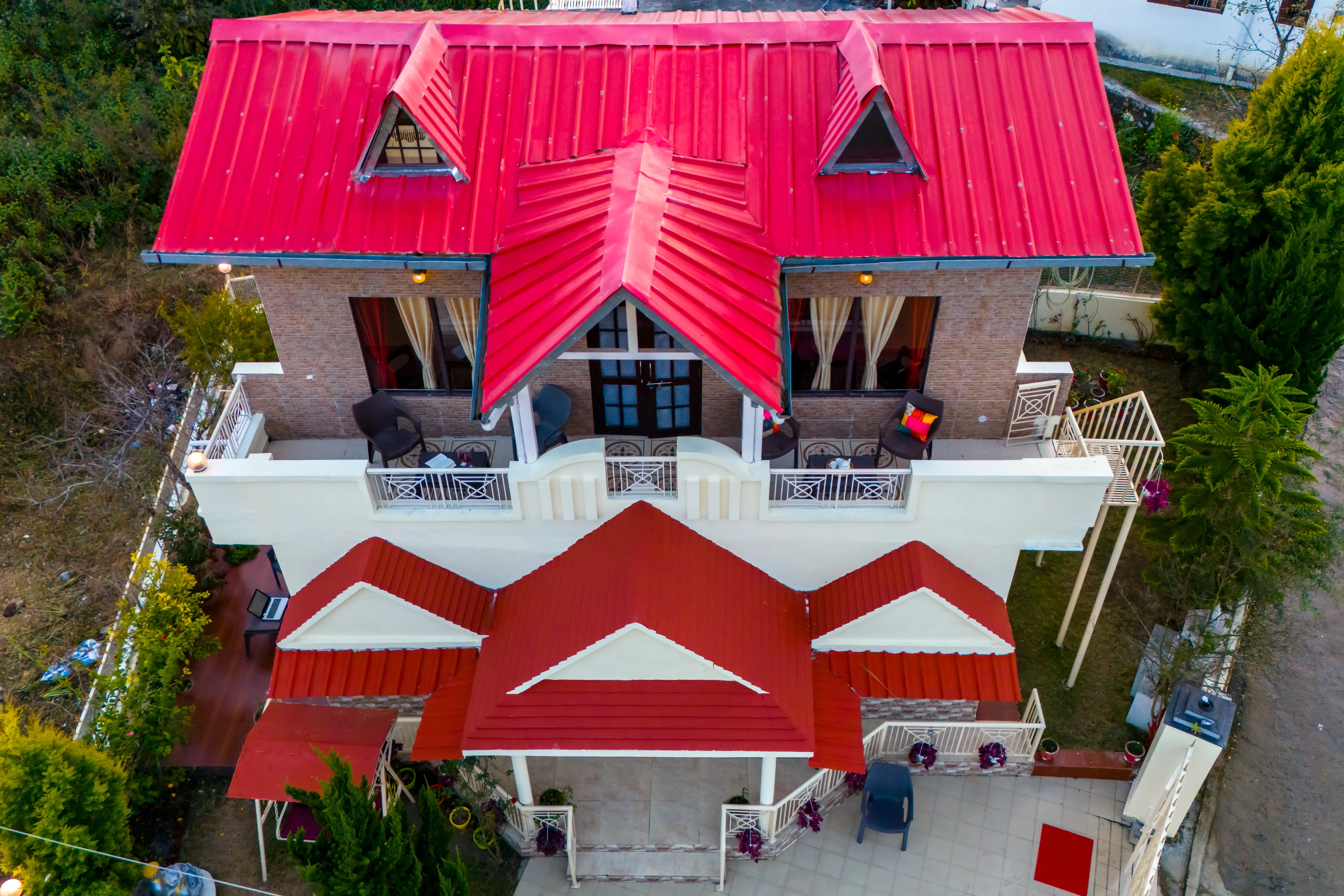 Clouds Nest | 4-BHK Pet-friendly Retreat With Terrace & Hill Views by Naukuchiatal - Image 4