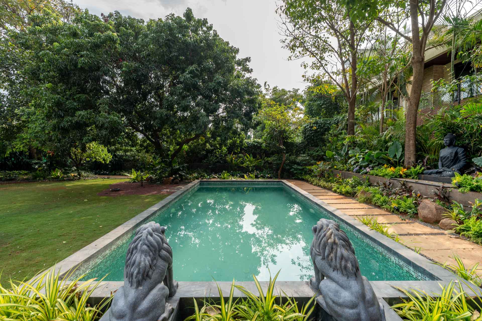 House Of J - Image 3