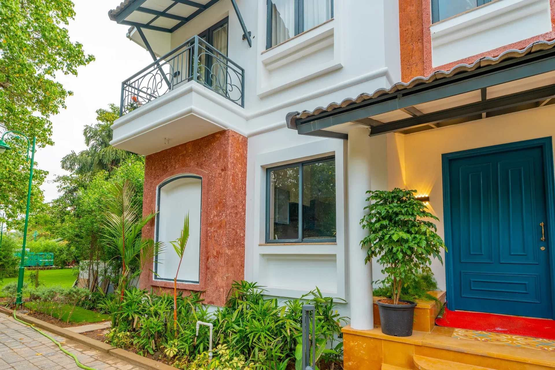 Laguna Aura | 4-BHK | Pvt Pool & Garden | Bar