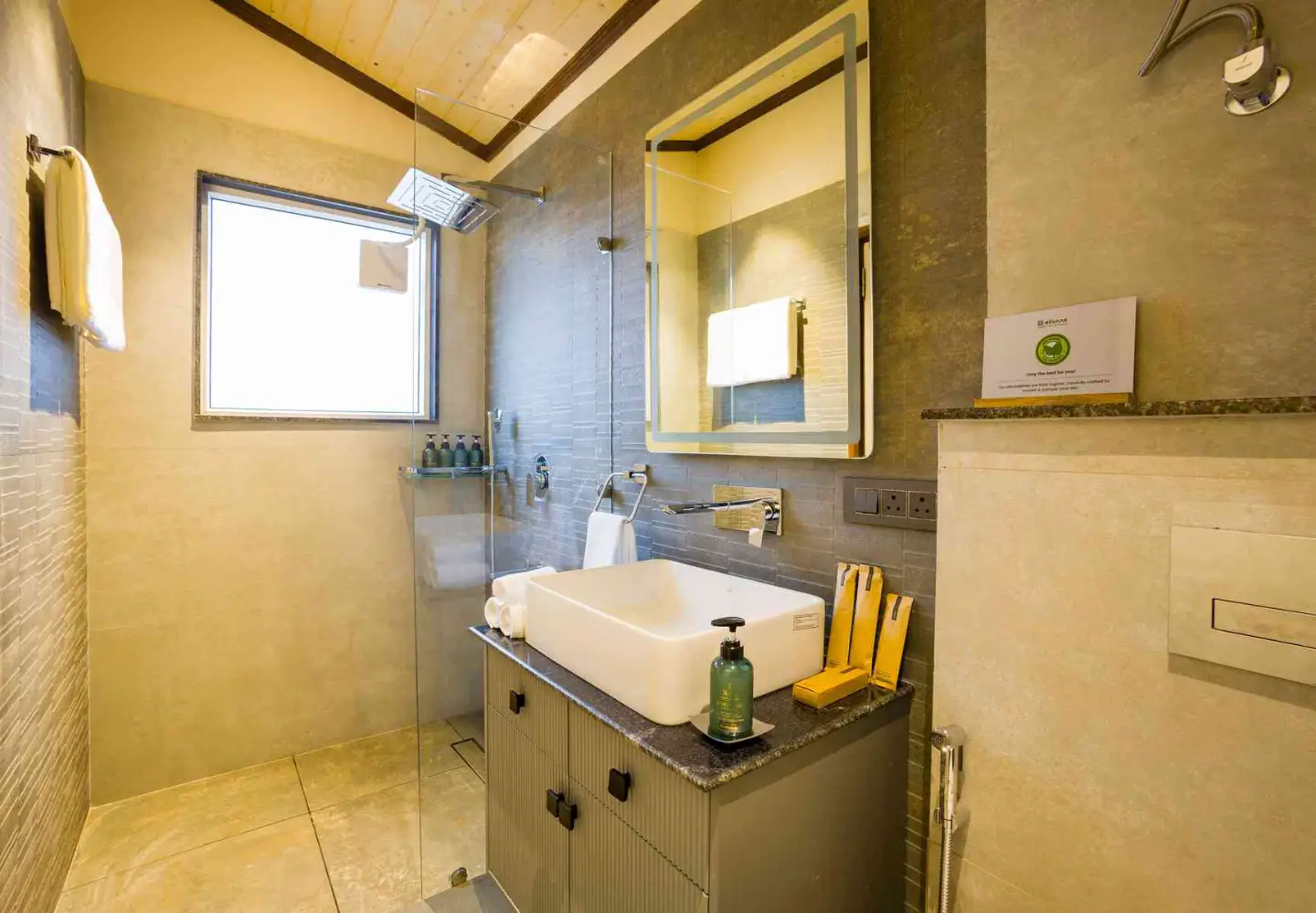 Esh Cottage Moss | Hilltop 2-BHK Retreat with Open-air Jacuzzi, Shared Garden, Pool & Cosy Lounge