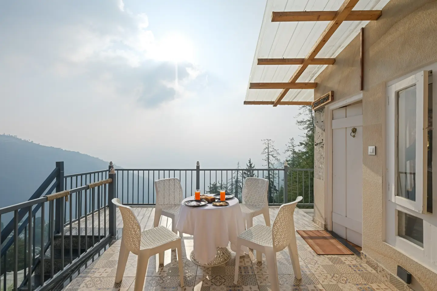 Luxurious Pahadi Retreat