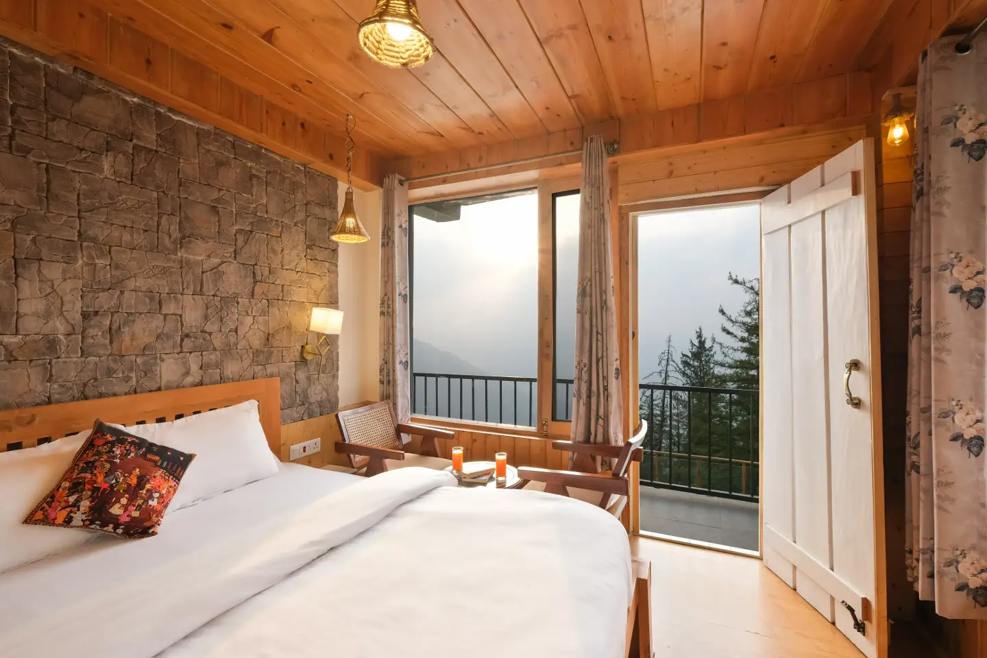 Luxurious Pahadi Retreat