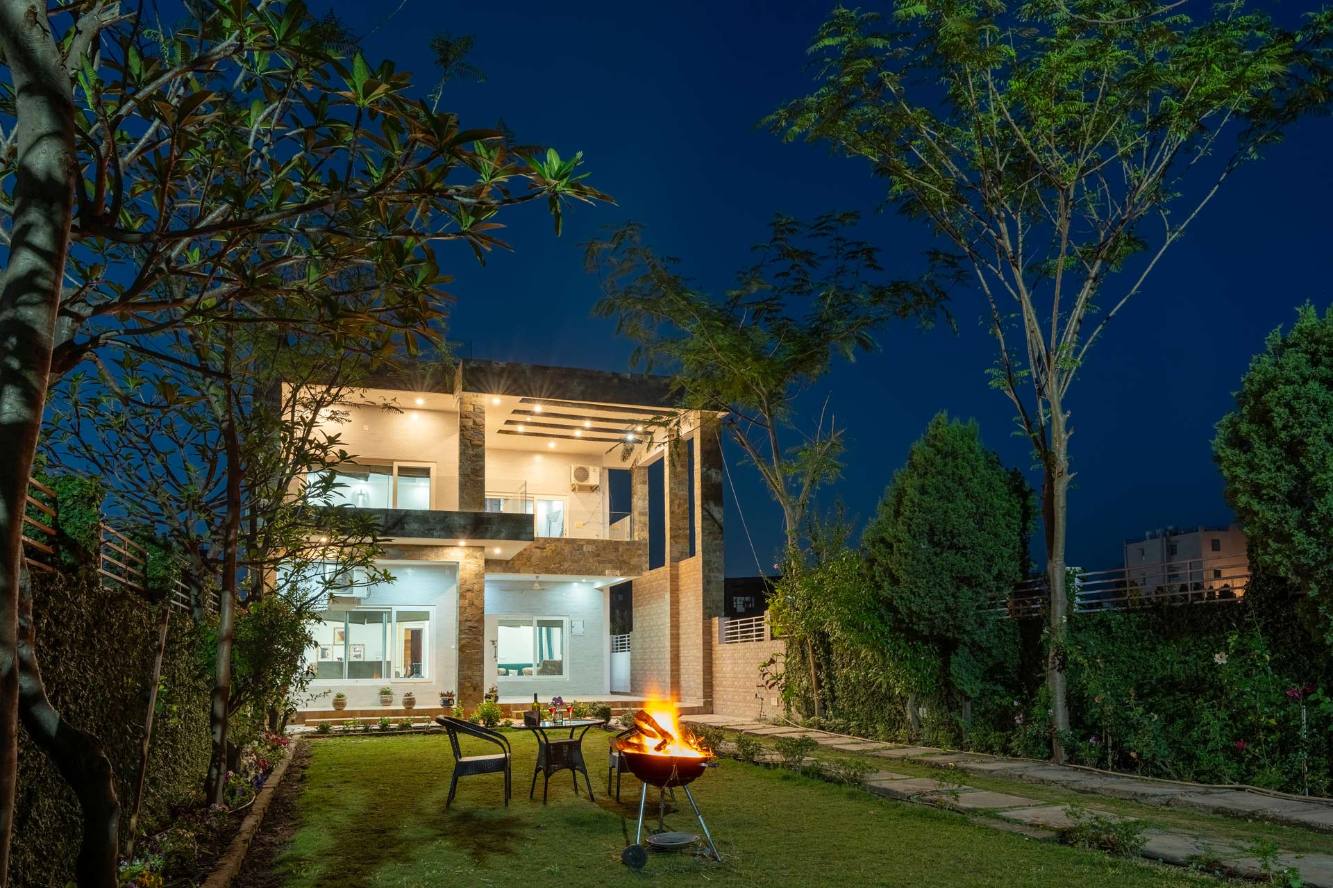 Room 2 FF @ Vista Divine