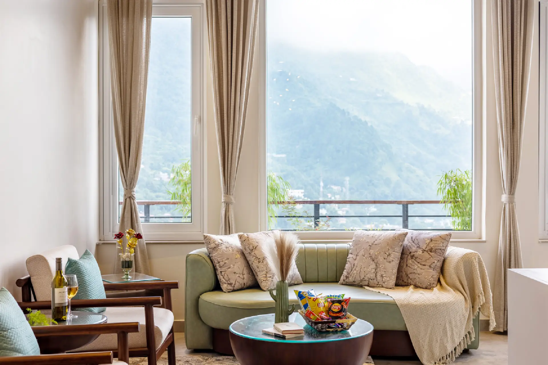 Antarmann Casa Nova | 4-BHK | Terrace | Balcony | Lake View - Image 4