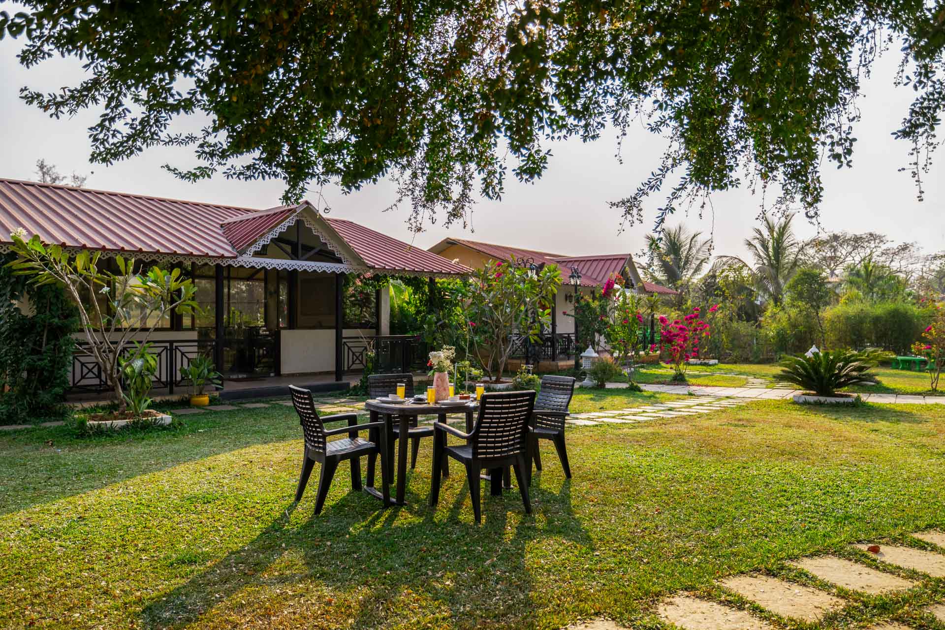 Elevated Suite Room 2 w/ Jacuzzi @ Ever Falls - Image 2