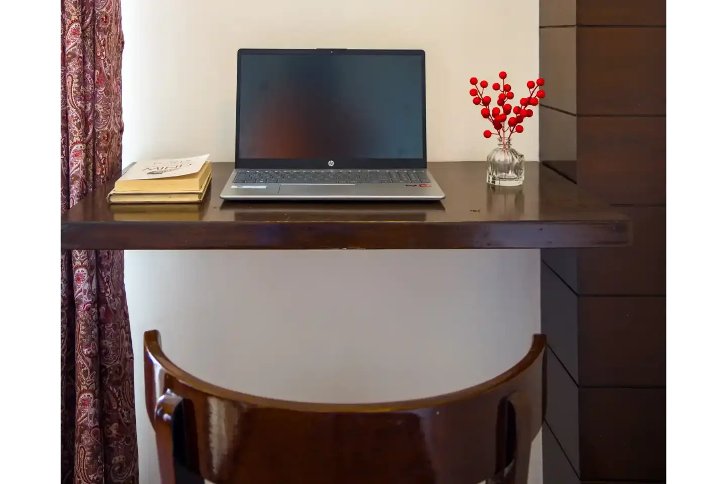 Kasauli Woods Cottage | Hillside 3-BHK Retreat With Outdoor Lounge, Balcony & Scenic Views