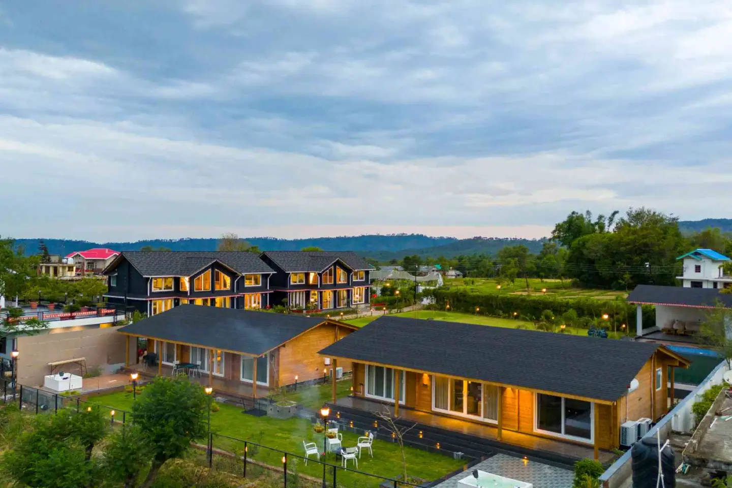 Esh Cottage Moss | Hilltop 2-BHK Retreat with Open-air Jacuzzi, Shared Garden, Pool & Cosy Lounge