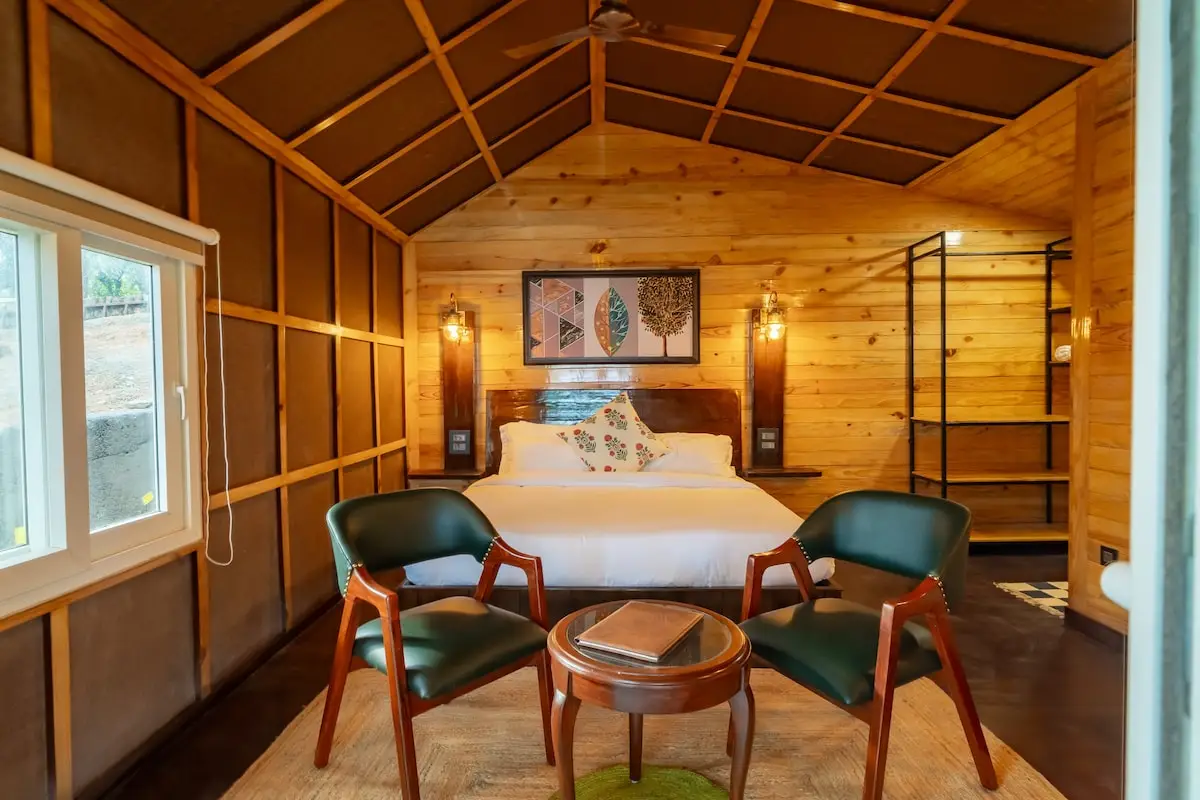 The Flamingo - Treehouse with ensuite Jacuzzi - Image 5