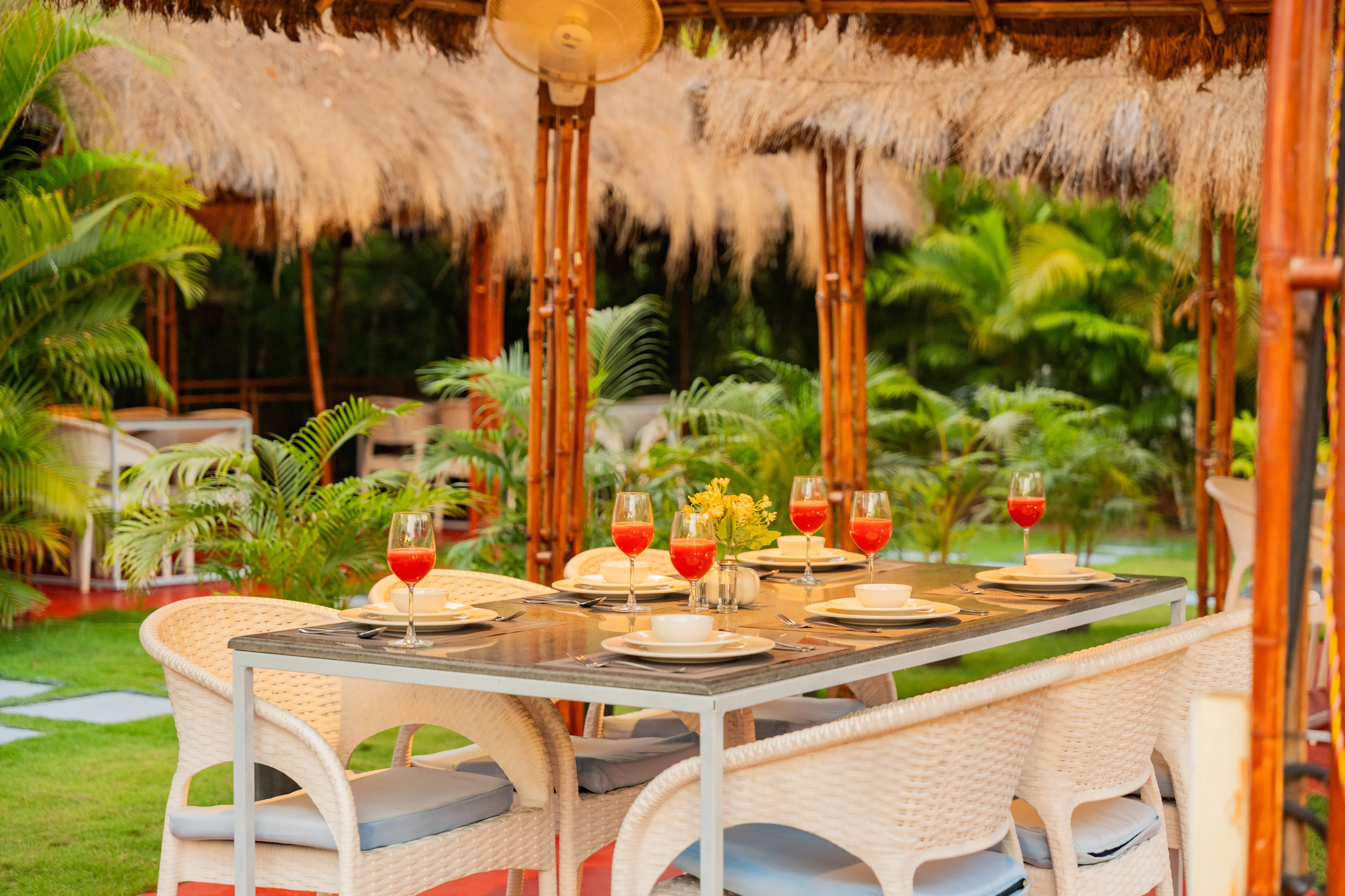 Gracias Seaora | Pet-friendly Retreat With Bathtub, Common Pool, & Restro, Close to Ashwem Beach