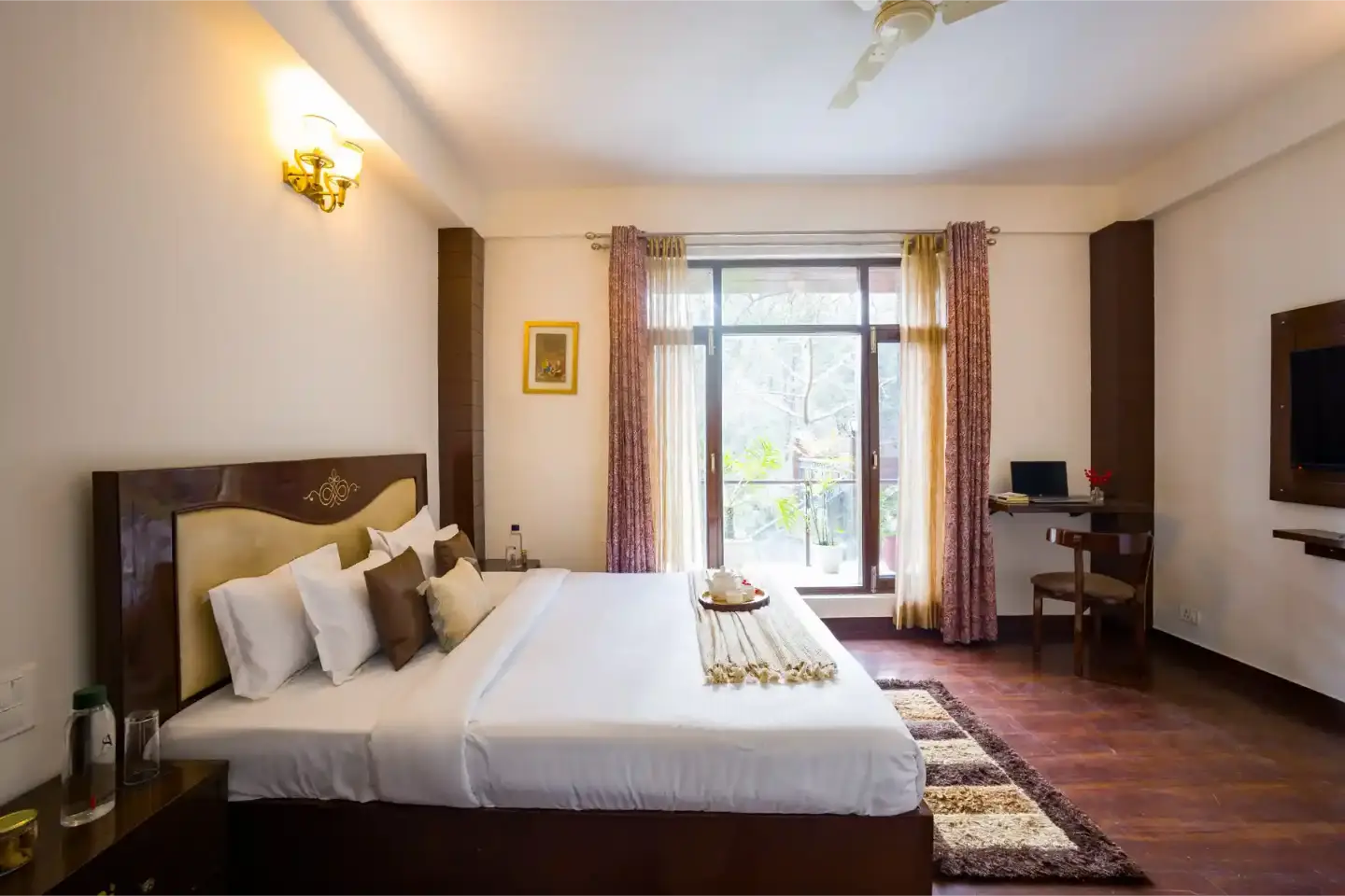 Kasauli Woods Cottage | Hillside 3-BHK Retreat With Outdoor Lounge, Balcony & Scenic Views