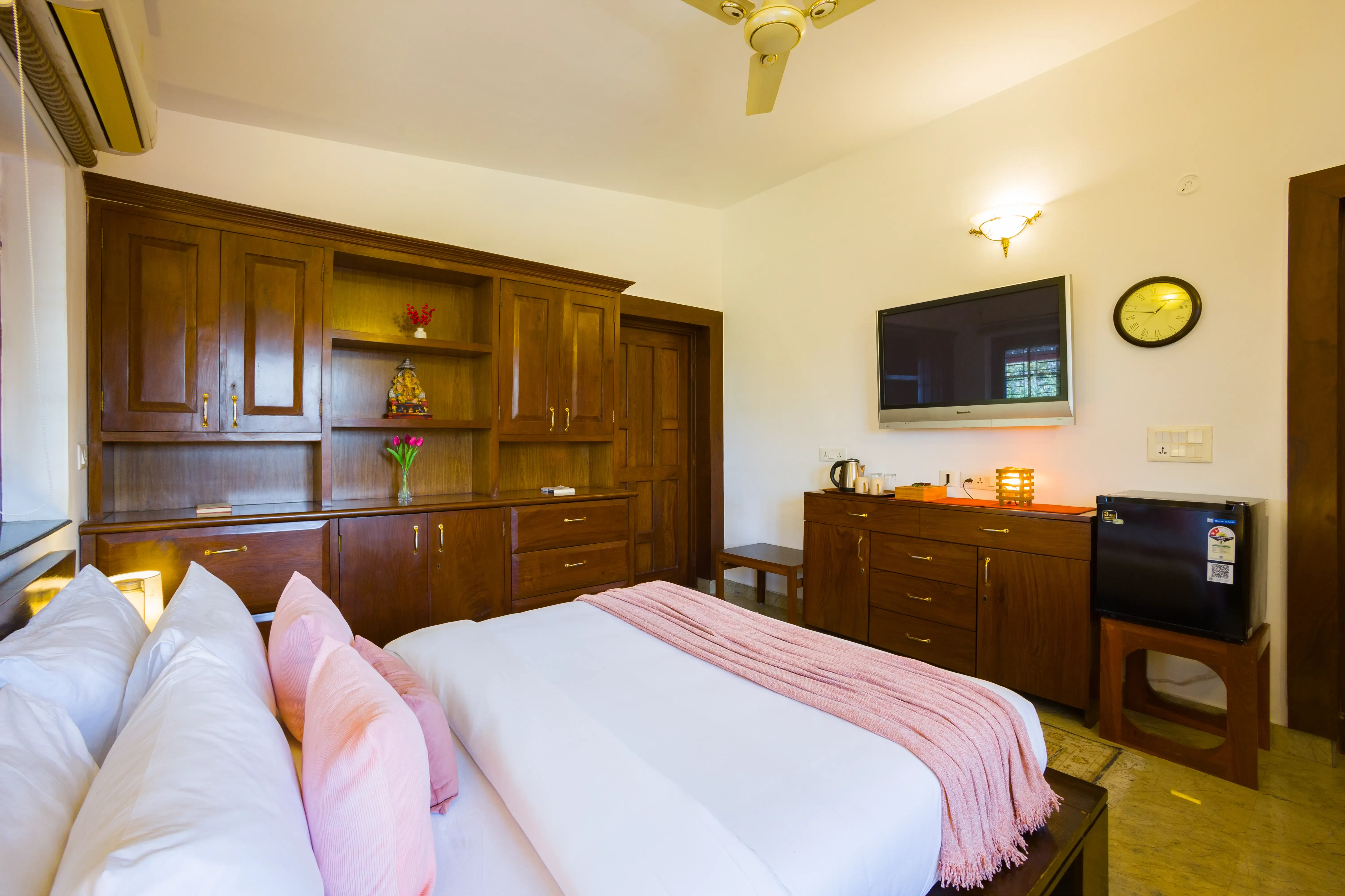 Farm Naturelle | Pet-friendly 3-BHK Farmhouse Near Jim Corbett With Garden, Terrace & Orchards 