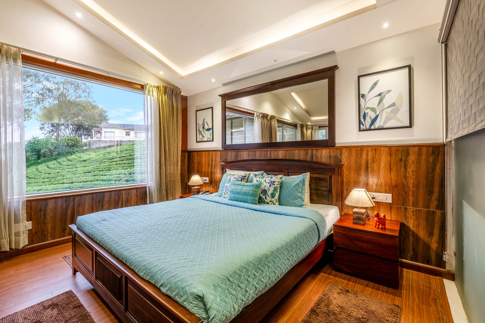 Standard King bed Lakshmi Retreat - Kotagiri - Image 5