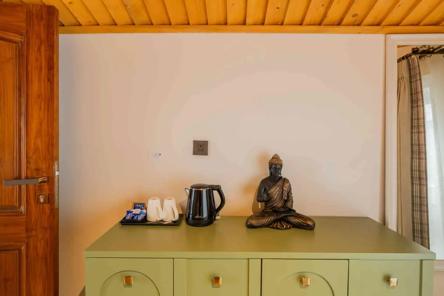 Royce Cottage | Luxe Hilltop 4-BHK Retreat With Indoor Bar, Terrace & Scenic Views