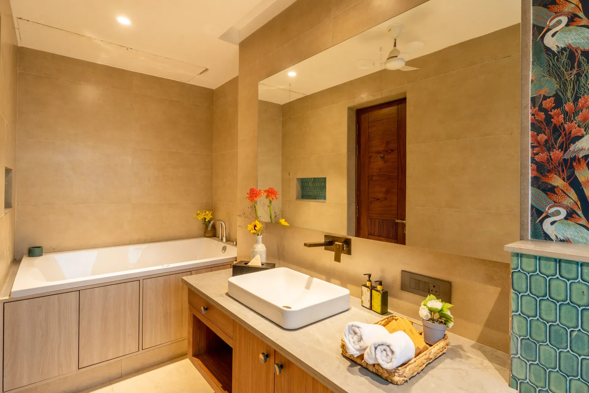 Laguna Aura | 4-BHK | Pvt Pool & Garden | Bar