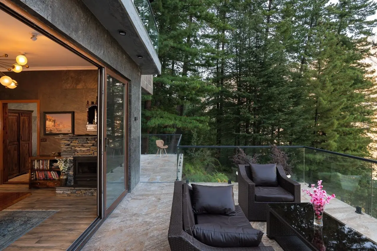 Zephyr Classic Cottage | Scenic Hill Getaway With Pool, Gym & Restaurant - Image 4