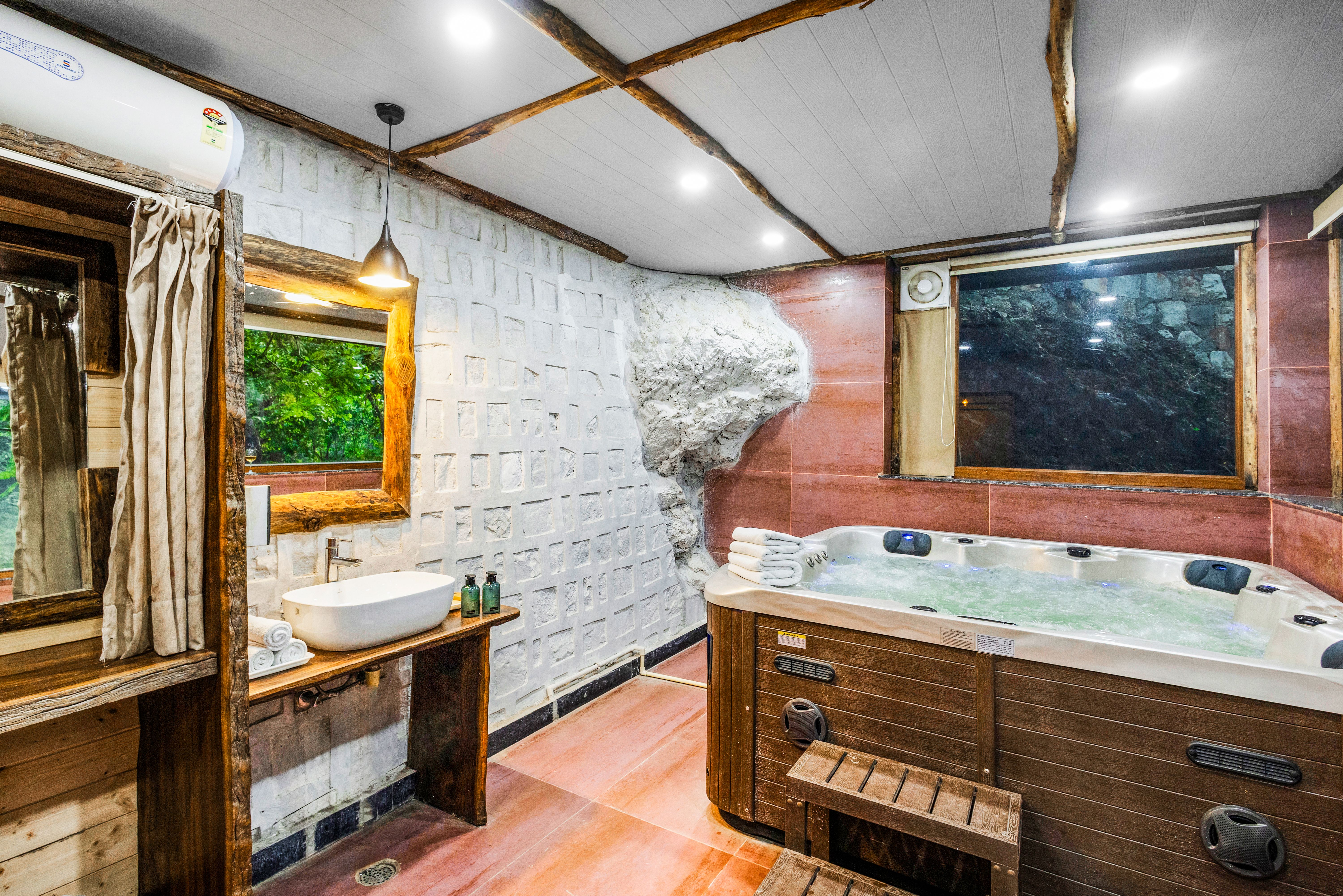 Granny’s Den | 1- Pet-friendly Suite With Jacuzzi, Shared Pool, Restaurant & Gazebo by the River