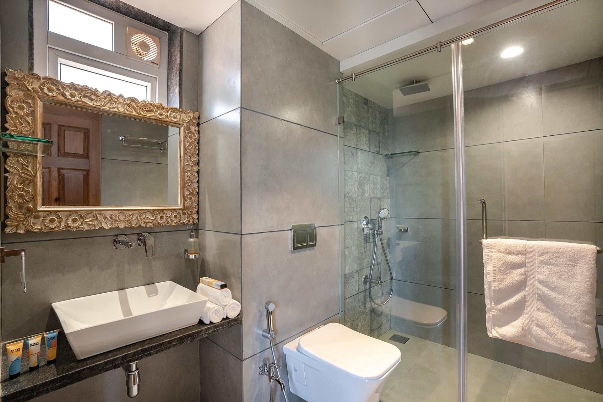 Lawn House @ Sula Wada