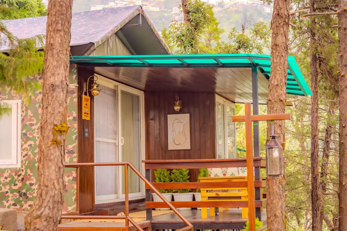 The Flamingo - Treehouse with ensuite Jacuzzi