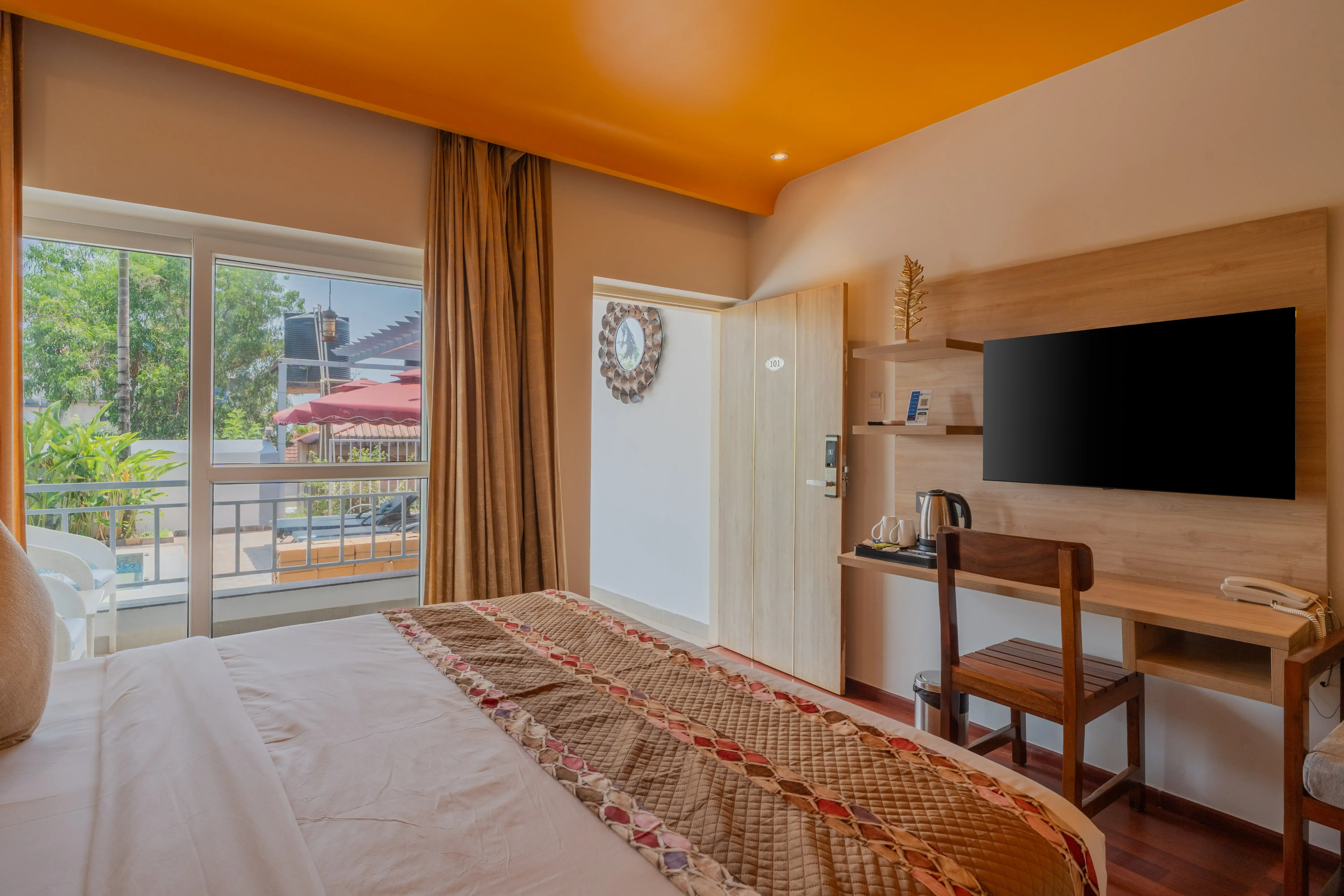 Gracias Seaora | Pet-friendly Retreat With Bathtub, Common Pool, & Restro, Close to Ashwem Beach