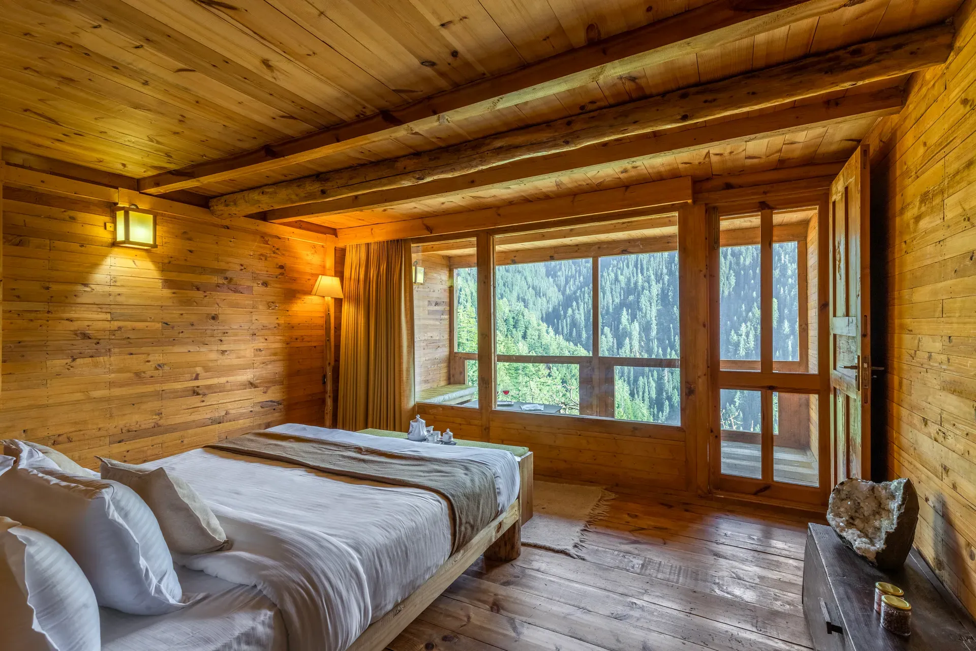 Silvana | Pet-friendly 3-Bedroom Retreat With Attic, Sauna & Garden Near Haku Temple