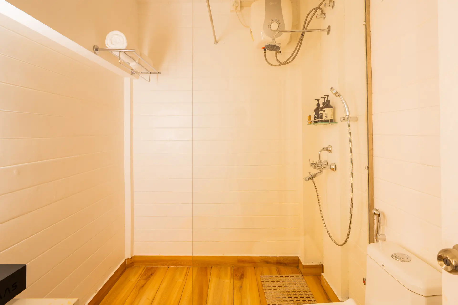 House of Neptune | 3-BHK Retreat with Gazebo & Bar | 10 mtrs from Ashwem Beach