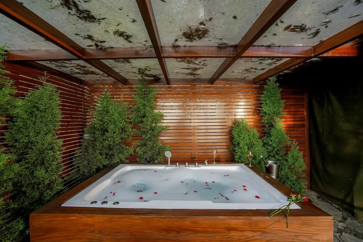 The Dove - Cottage with Jacuzzi - Image 3