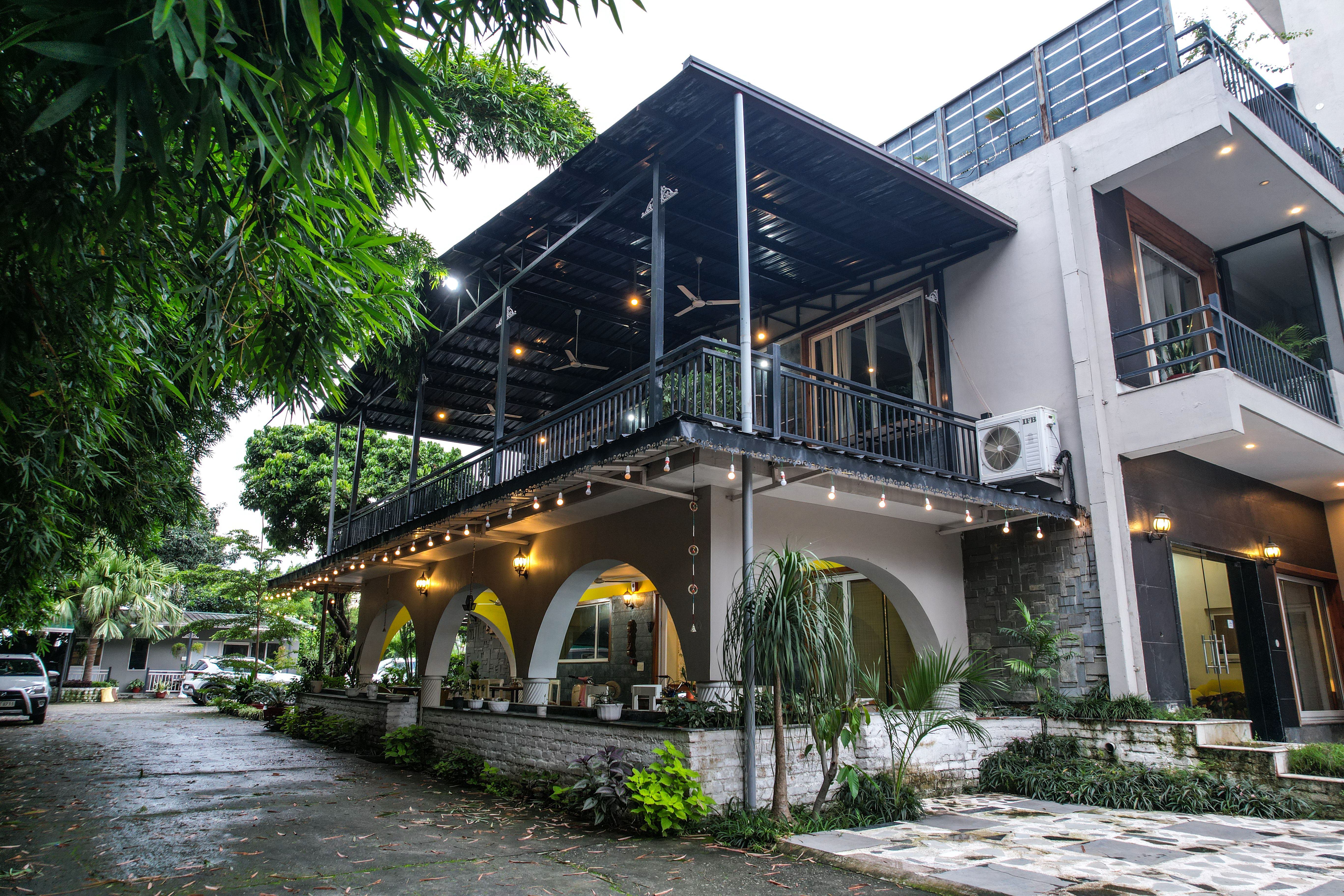 Impreza Luxury Stays Deluxe Room | Pet-friendly 1-Room Retreat With Common Lounge Area, Garden, Verandah & Restro