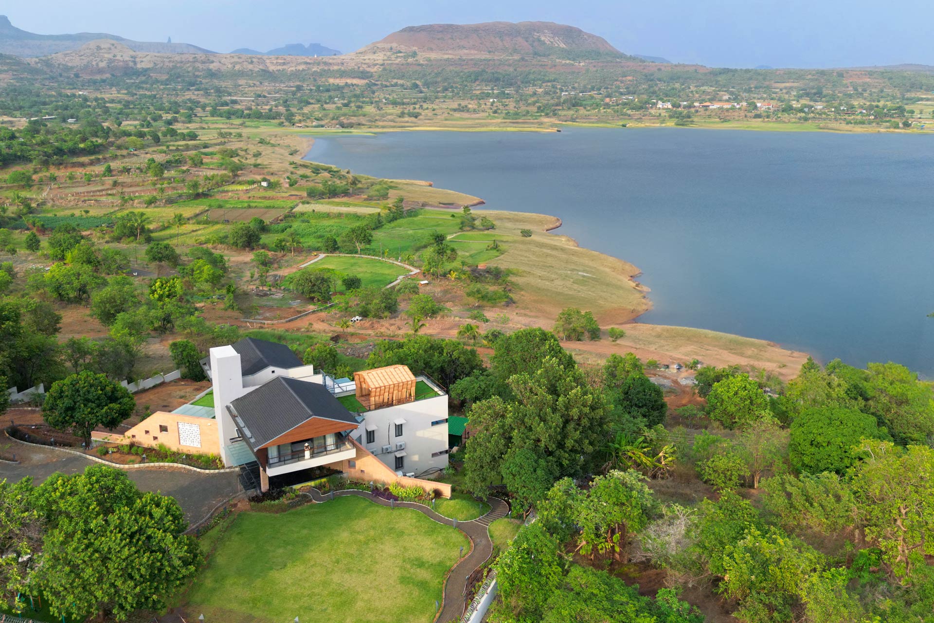 Pearl Lakeview Mansion - Igatpuri
