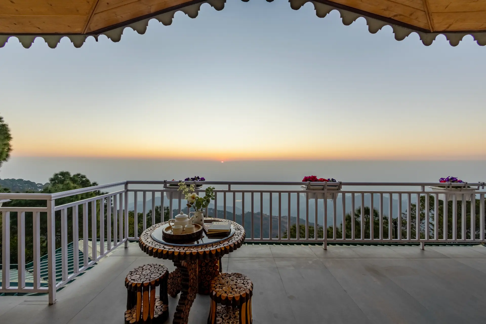 Cliff Side Villa | 3-BHK + Attic | Garden | Gazebo | Balconies | Scenic Views - Image 5