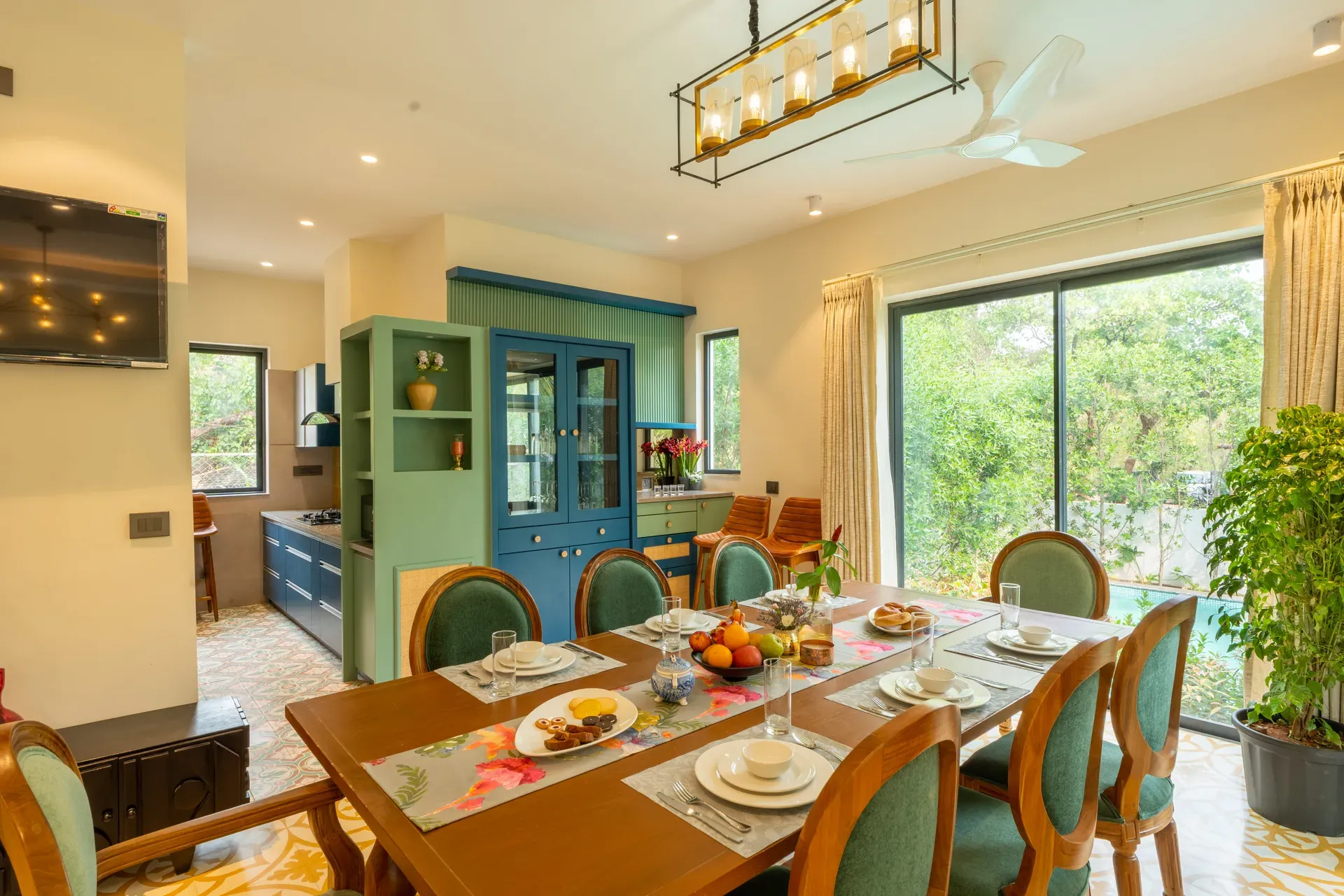 Laguna Aura | 4-BHK | Pvt Pool & Garden | Bar