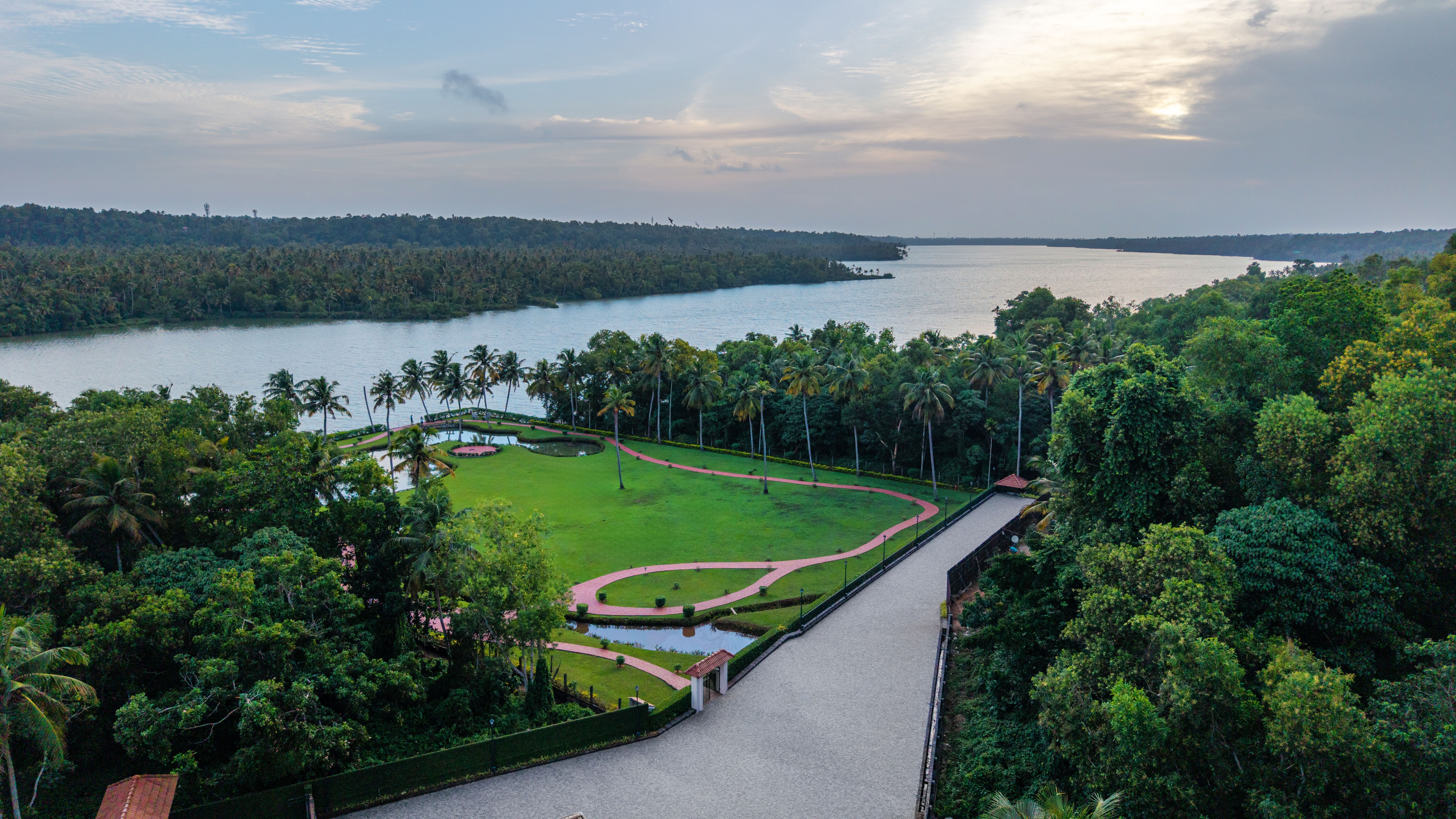 Still Waters Premium Suite | Lakeside Stay with Restaurant, Coffee House, Shared Pool & Gaming Zone - Image 4