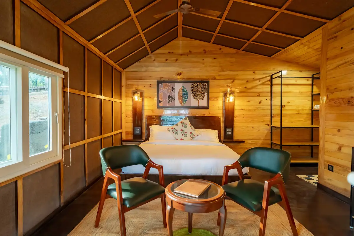 The Flamingo - Treehouse with ensuite Jacuzzi