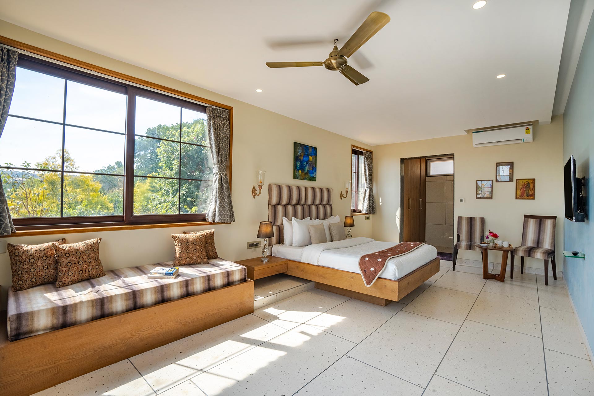 Lawn House @ Sula Wada