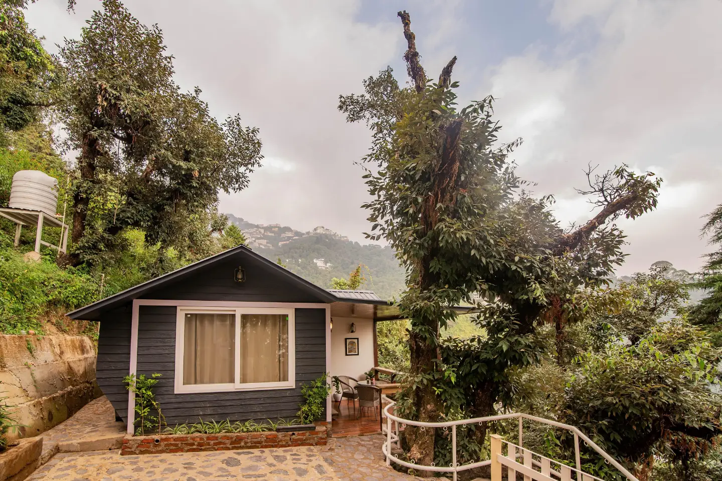 Srivasa - Tranquility Treehouse, Mussoorie