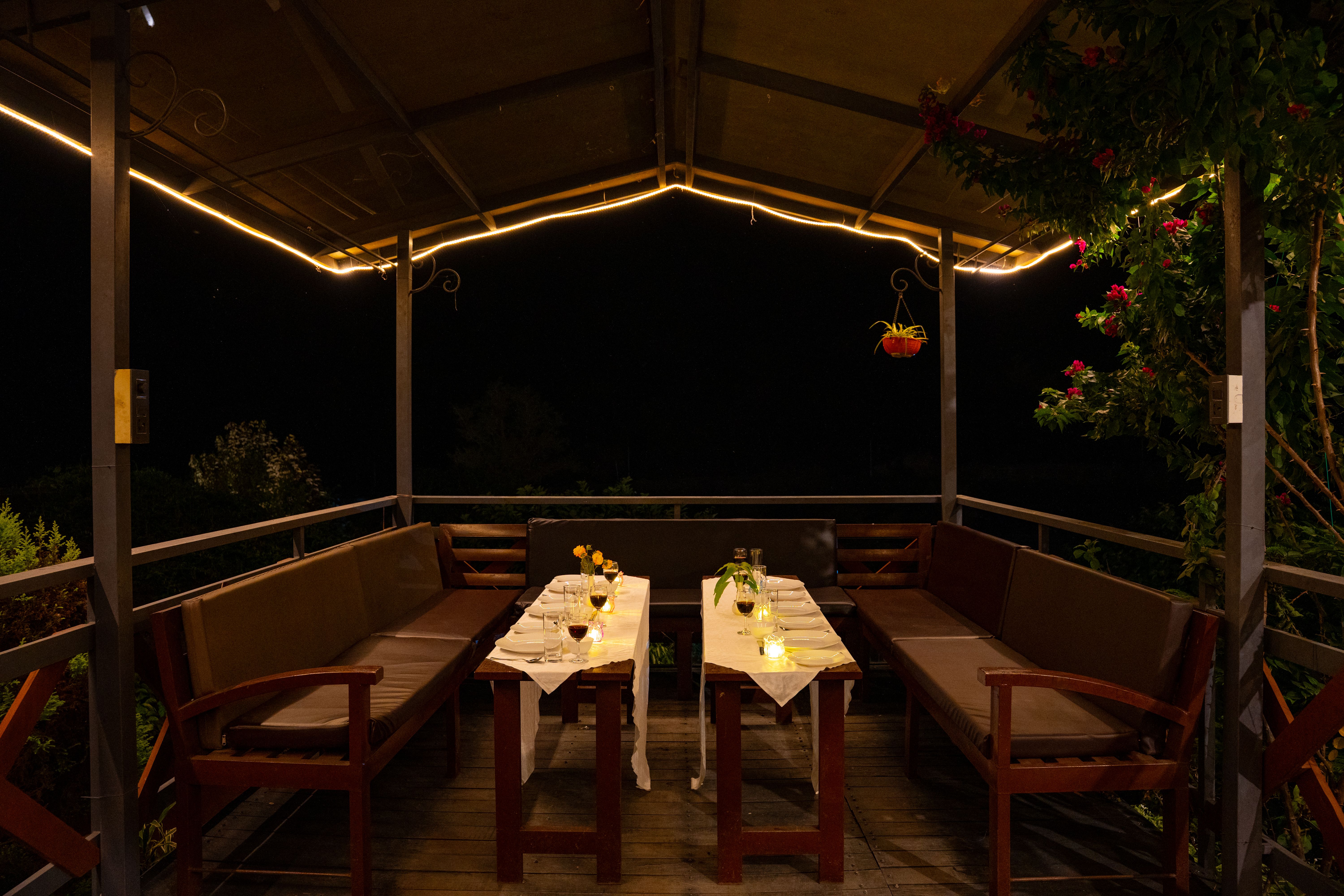 Granny’s Den | 1-BHK Pet-friendly With Bathtub, Shared Pool, Restaurant & Gazebo by the River