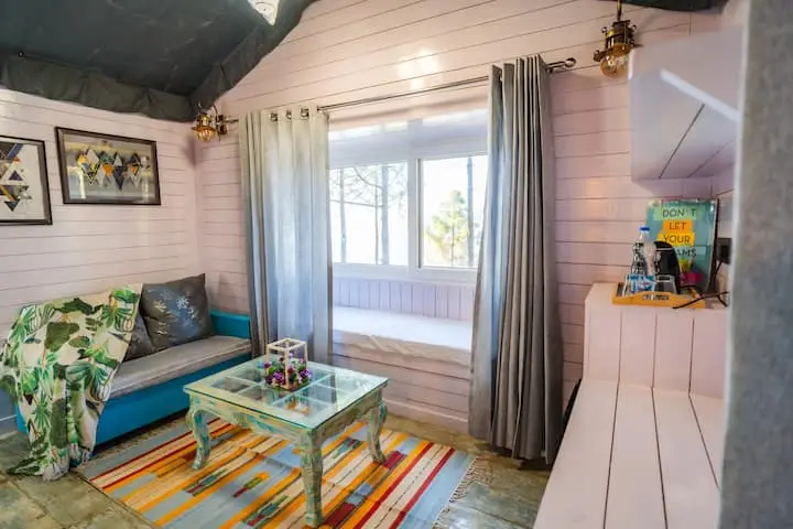 The Blue Jay - Luxury Treehouse - Image 2