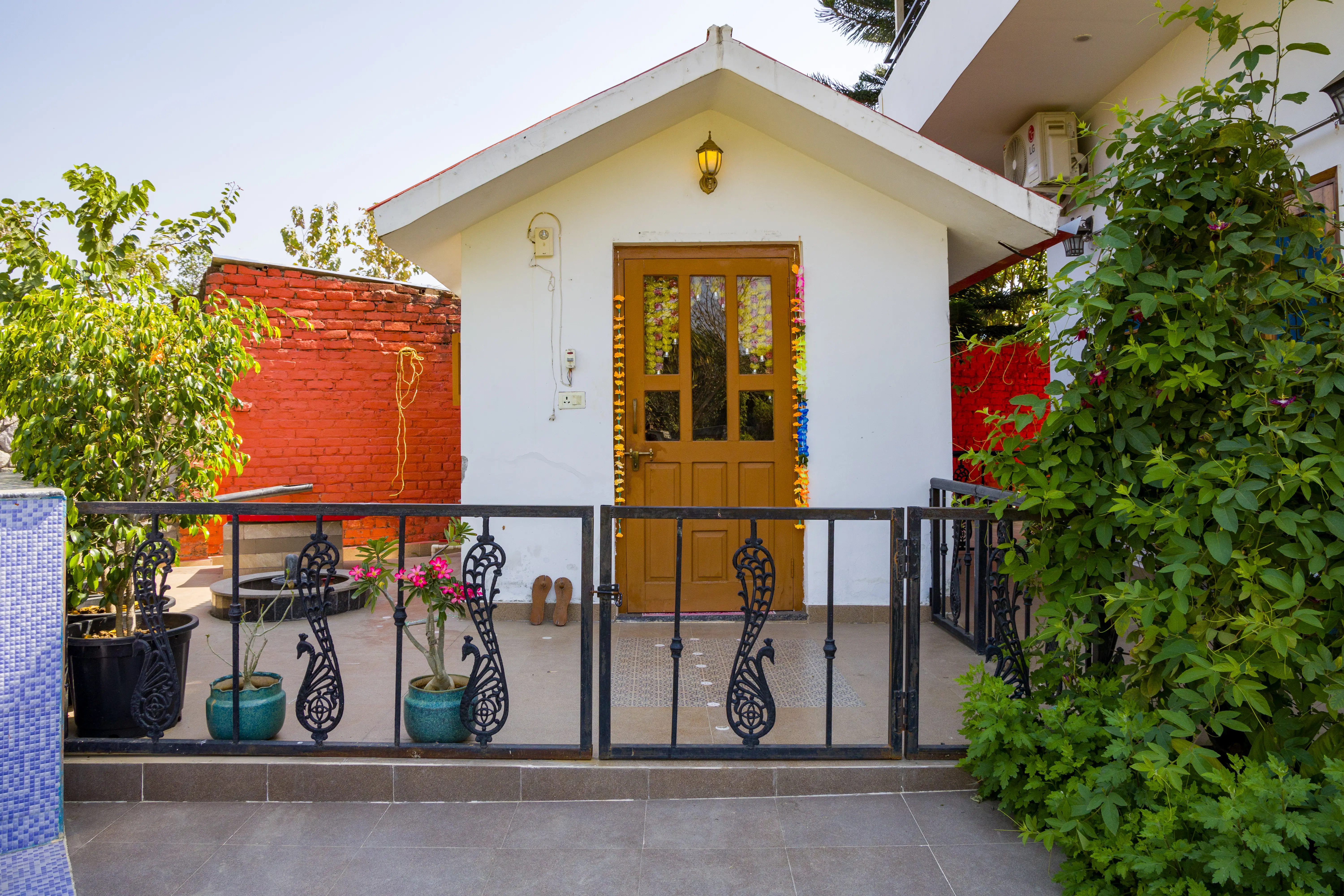 Farm Naturelle | Pet-friendly 3-BHK Farmhouse Near Jim Corbett With Garden, Terrace & Orchards 