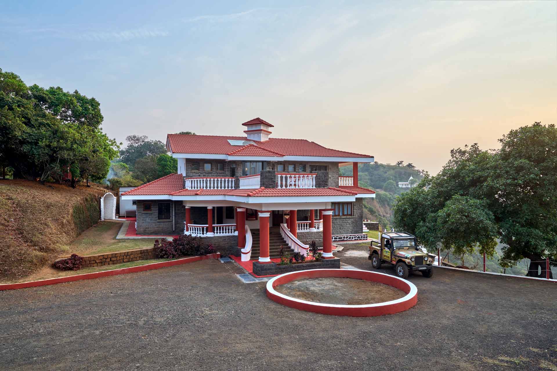 Cliffhanger Solitude - Gaganbawada